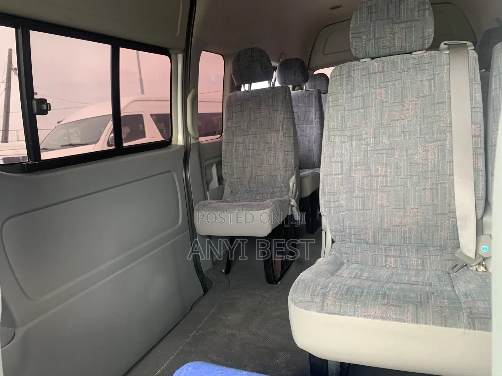 Toyota HiAce 2015 White