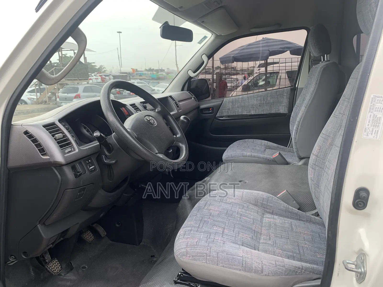 Toyota HiAce 2015 White