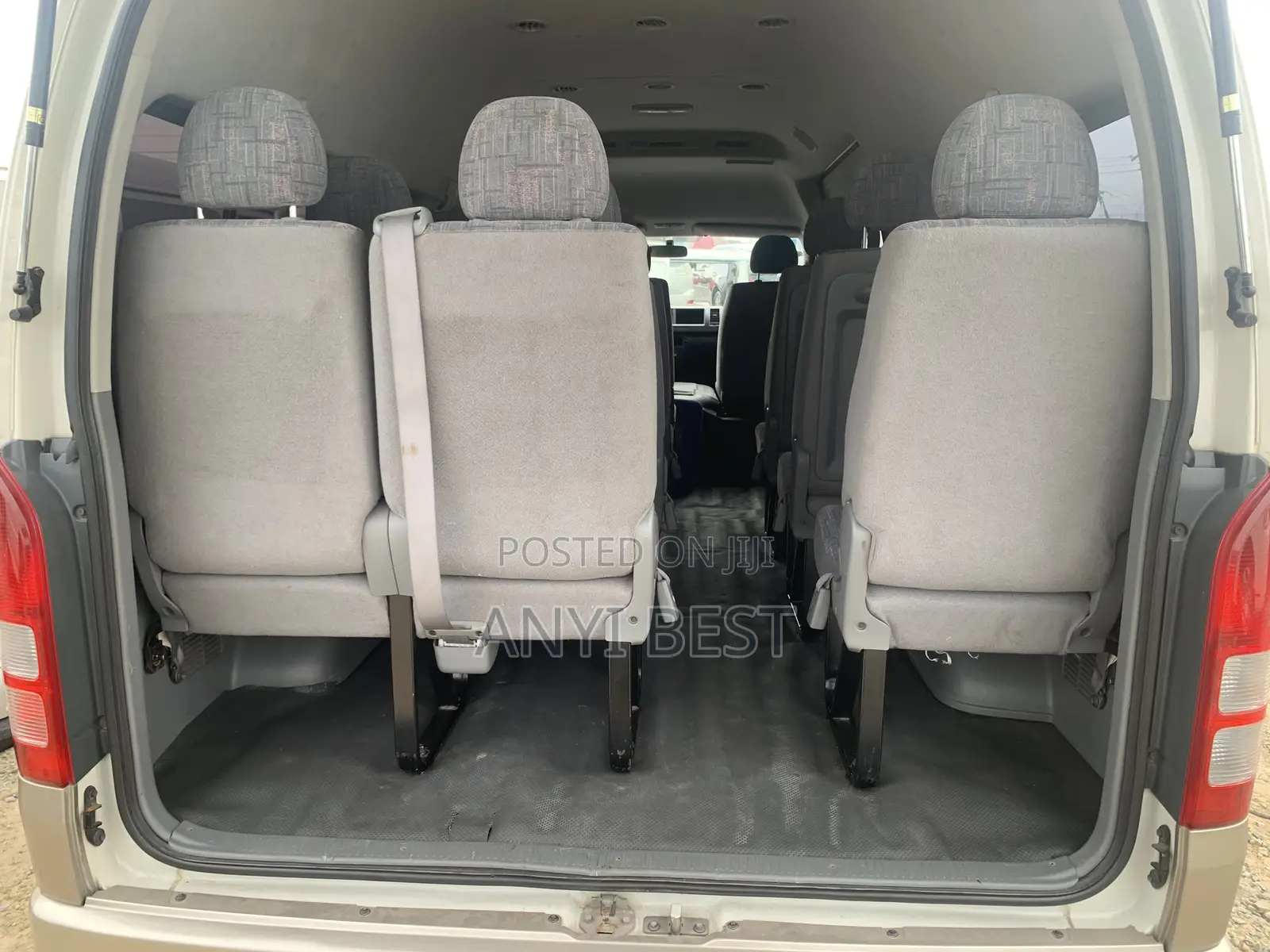 Toyota HiAce 2015 White