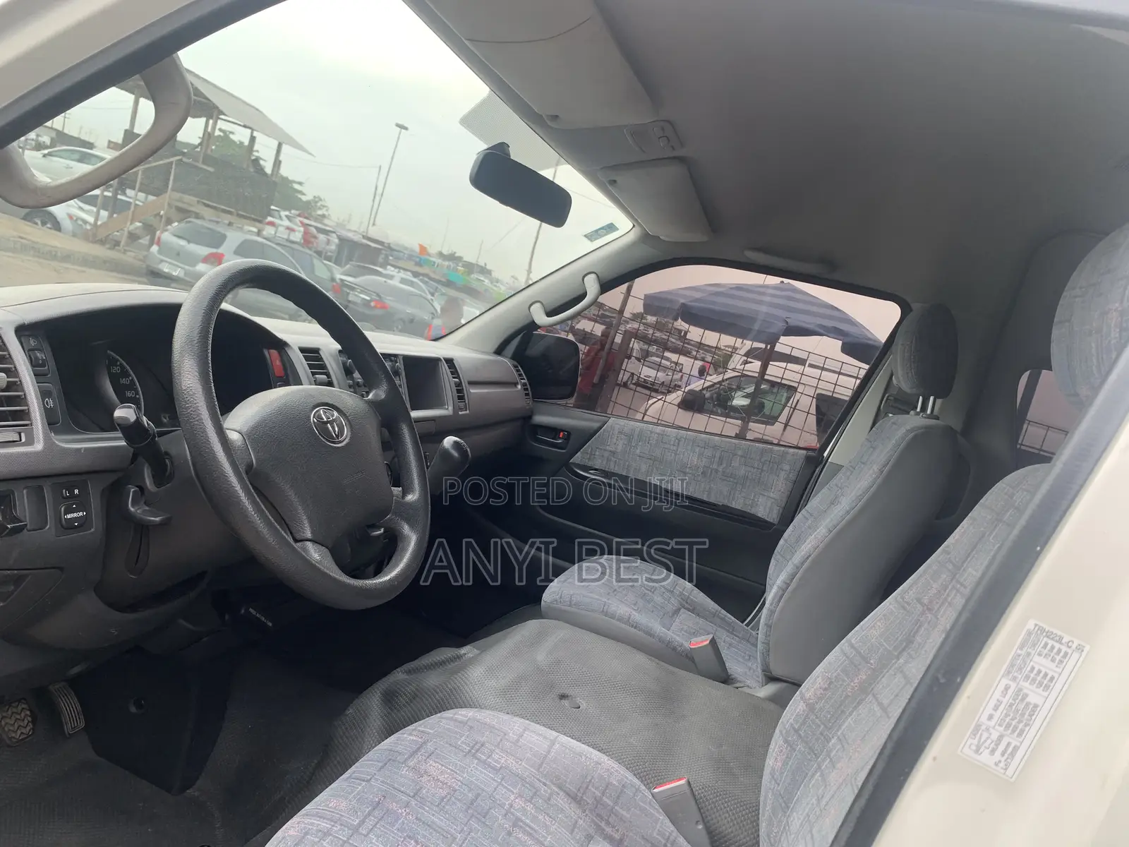 Toyota HiAce 2015 White