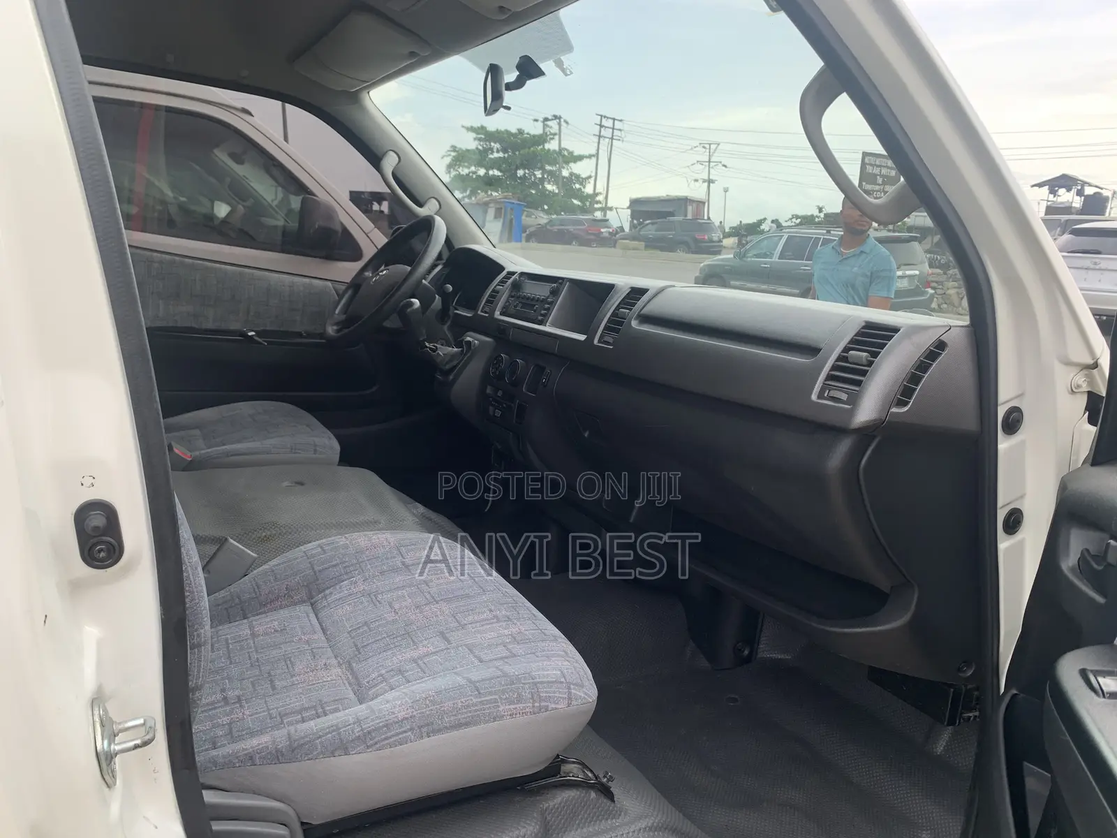 Toyota HiAce 2015 White
