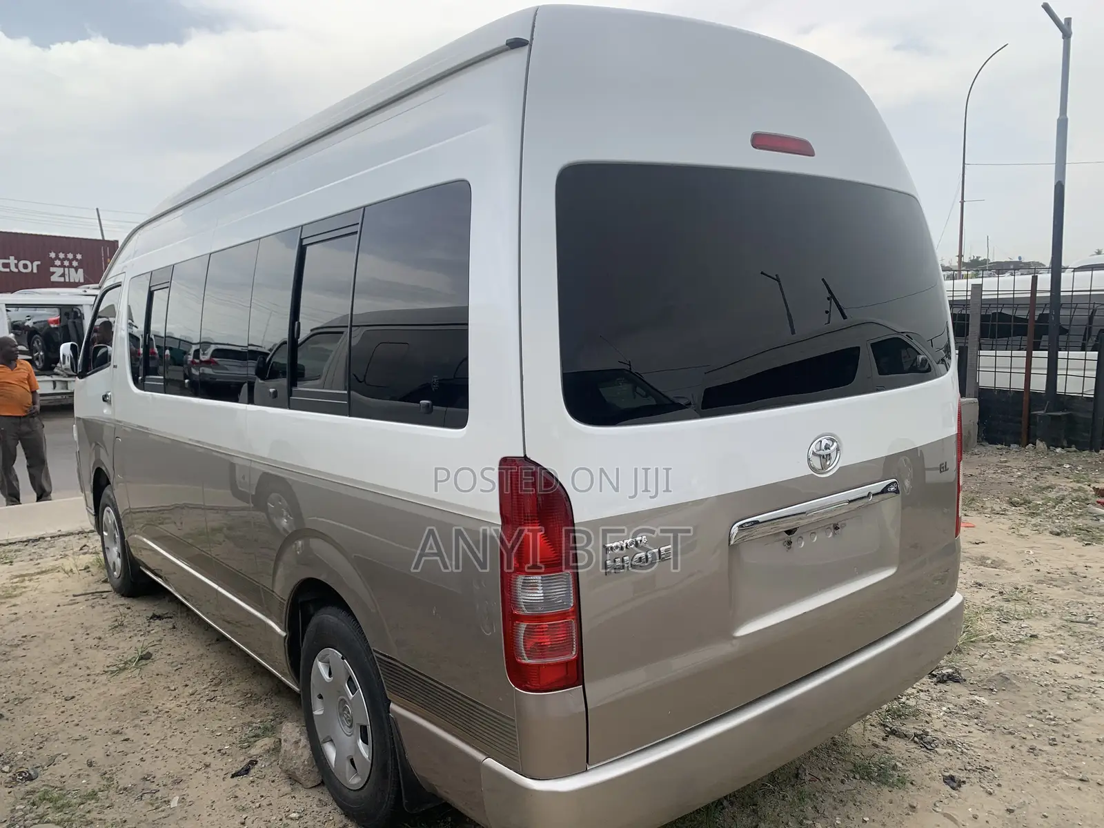 Toyota HiAce 2015 White