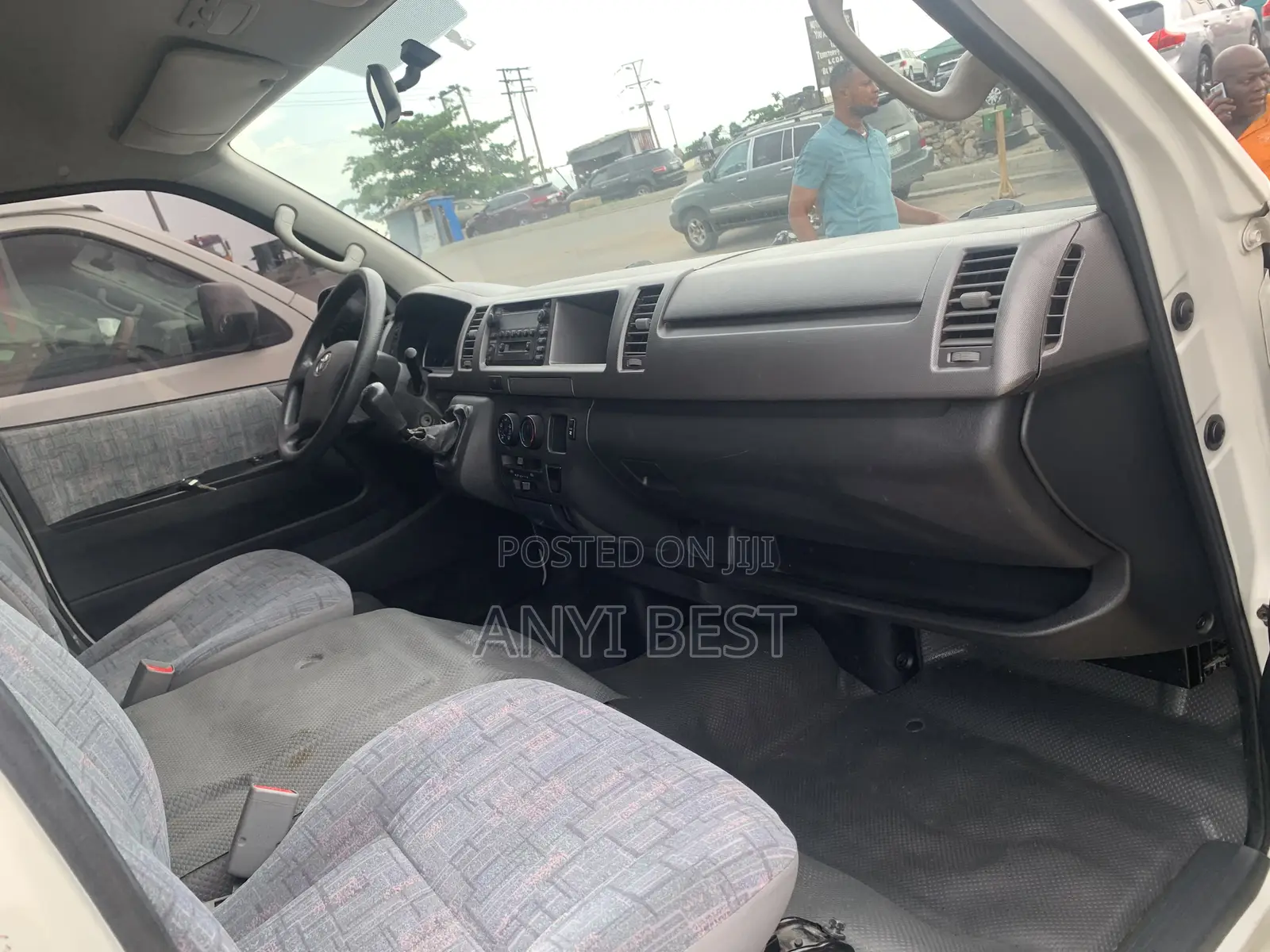Toyota HiAce 2015 White