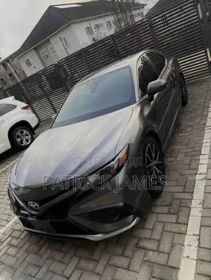 Toyota Camry SE 2021 Gray