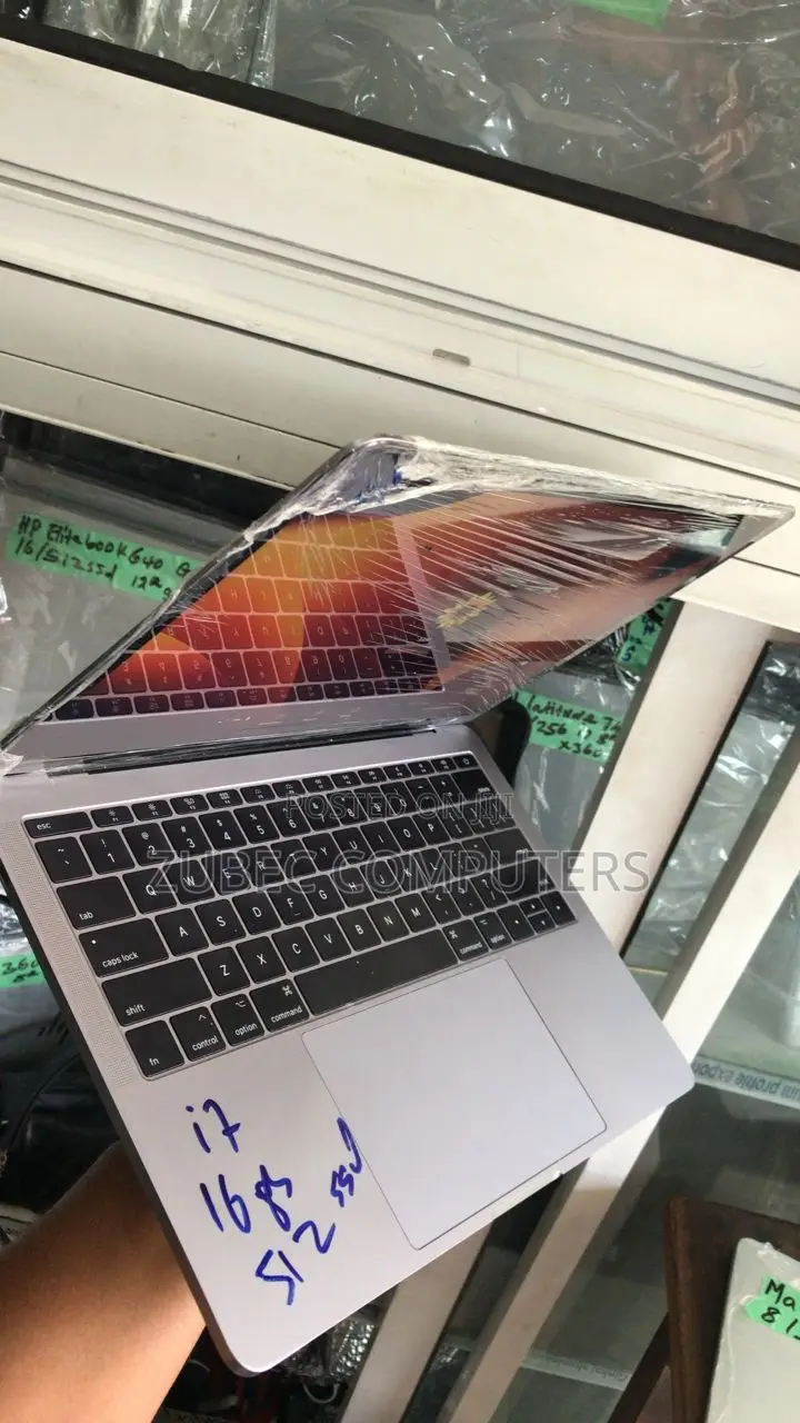 Laptop Apple MacBook Pro 2017 16GB Intel Core i7 SSD 512GB