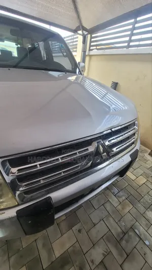 Mitsubishi Pajero 2013 Silver