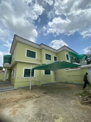4bdrm Duplex in Magodo Phase 1 for rent