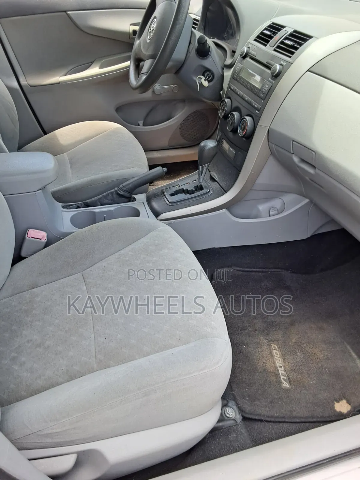 Toyota Corolla LE 4dr Sedan (1.8L 4cyl 4A) 2010 Silver