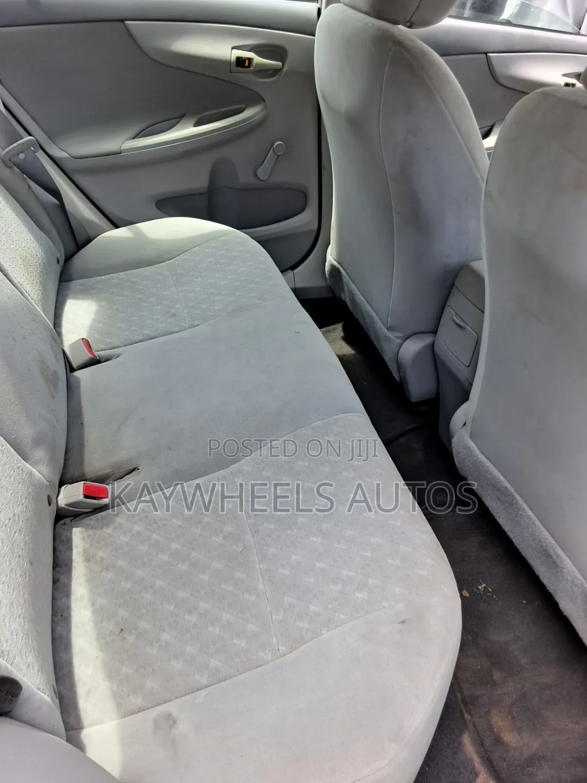 Toyota Corolla LE 4dr Sedan (1.8L 4cyl 4A) 2010 Silver