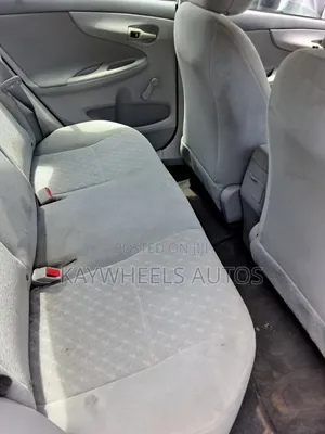 Toyota Corolla LE 4dr Sedan (1.8L 4cyl 4A) 2010 Silver
