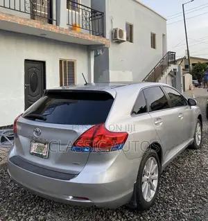 Toyota Venza 2010 Silver