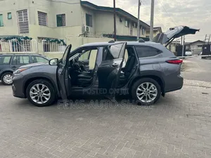 Toyota Highlander Limited 2021 Gray