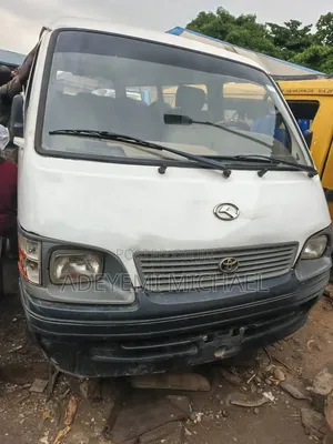 Toyota HiAce 1999 White