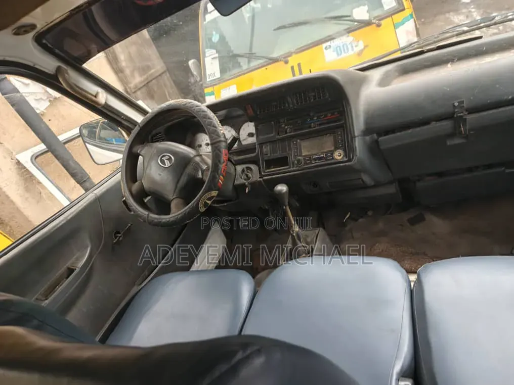 Toyota HiAce 1999 White