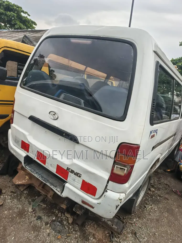 Toyota HiAce 1999 White