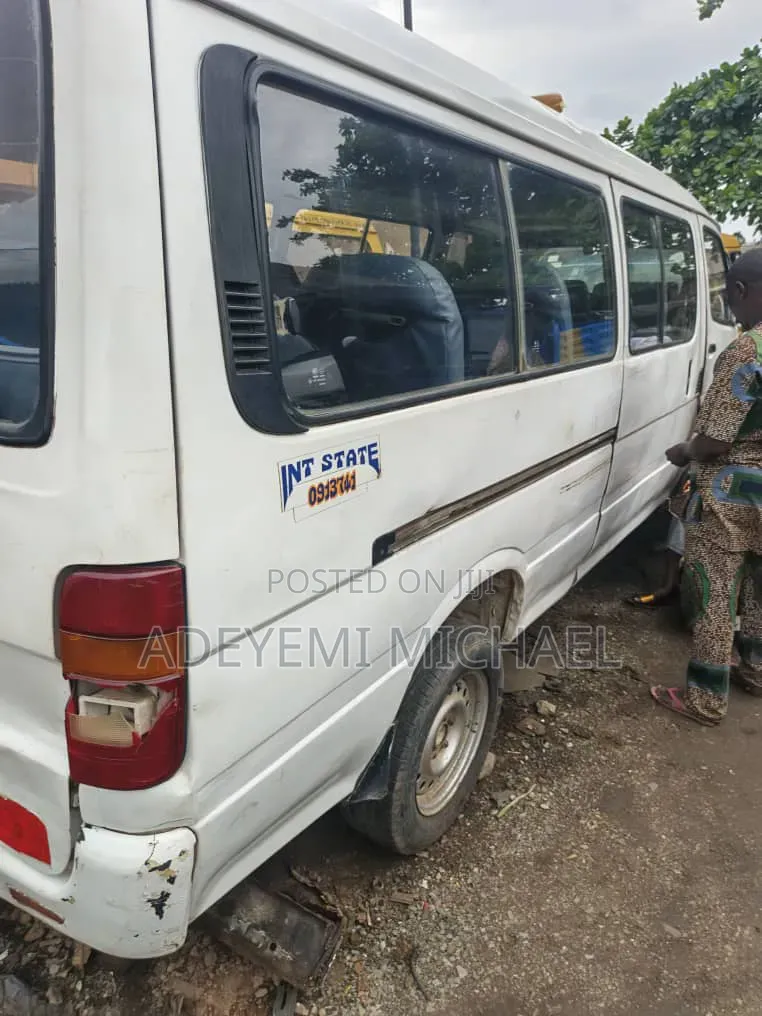 Toyota HiAce 1999 White