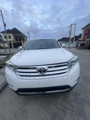 Toyota Highlander Limited 3.5l 4WD 2013 White