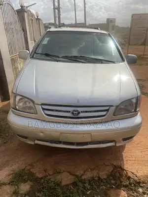 Toyota Sienna 2002 Gold