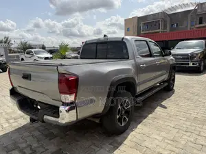 Toyota Tacoma SR5 2017 Silver