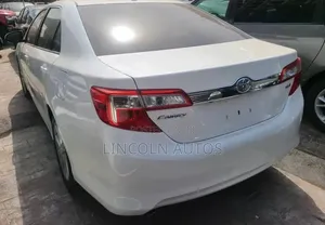 Toyota Camry XLE V6 4dr Sedan (3.5L 6cyl 6A) 2012 White