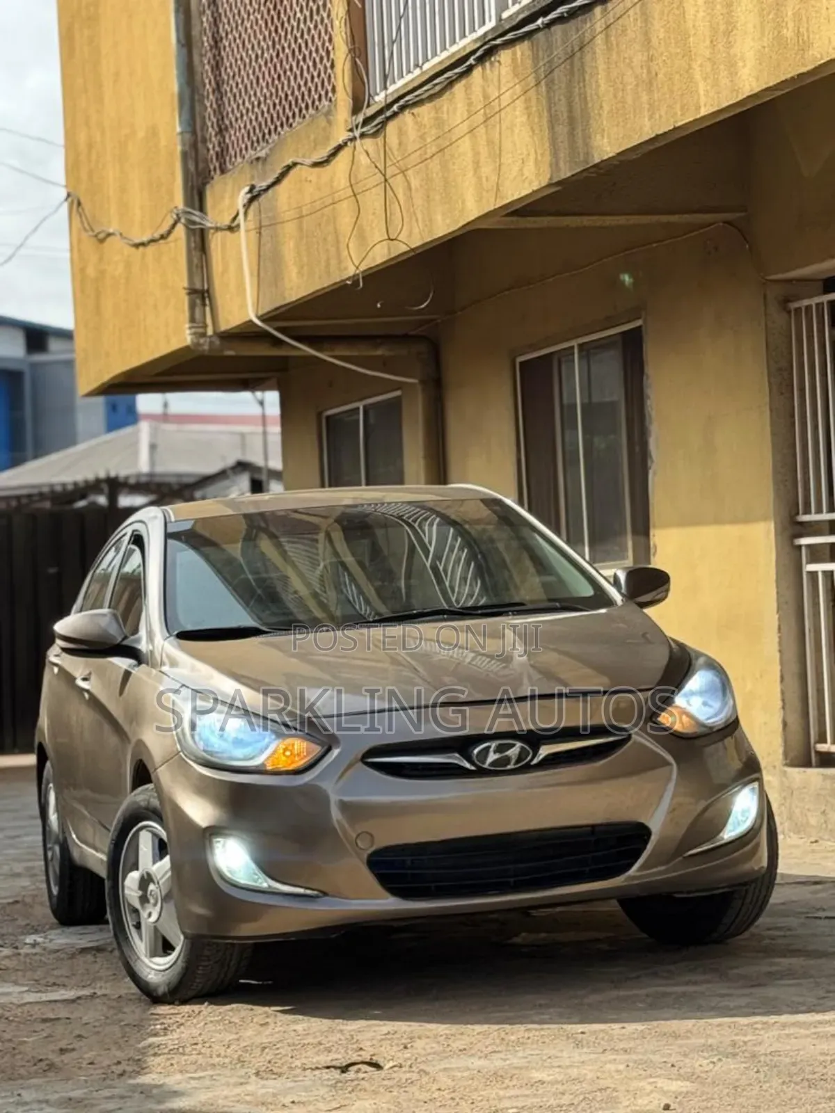 Hyundai Accent 2012 Gold