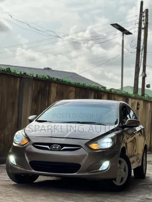 Hyundai Accent 2012 Gold