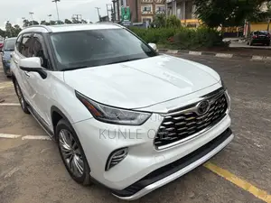 Toyota Highlander Limited AWD 2023 White