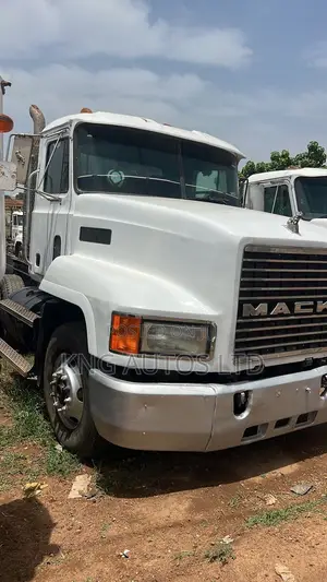 Mack Ch Head
