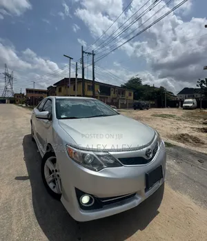 Toyota Camry SE 4dr Sedan (2.5L 4cyl 6A) 2013 Silver