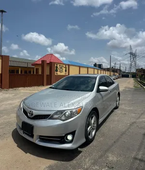 Toyota Camry SE 4dr Sedan (2.5L 4cyl 6A) 2013 Silver