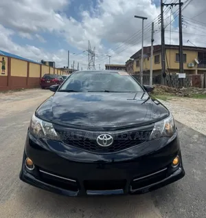 Toyota Camry SE V6 4dr Sedan (3.5L 6cyl 6A) 2013 Black