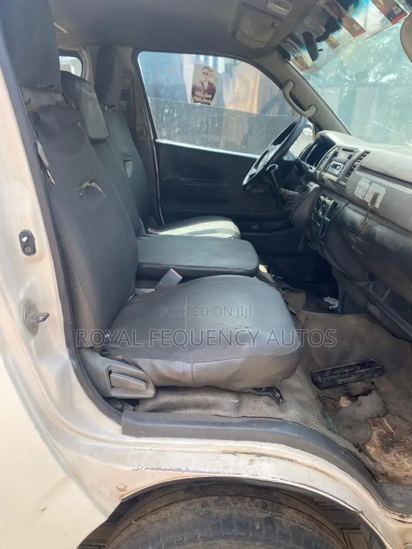 Toyota HiAce 2010 White