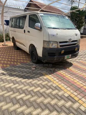 Toyota HiAce 2010 White