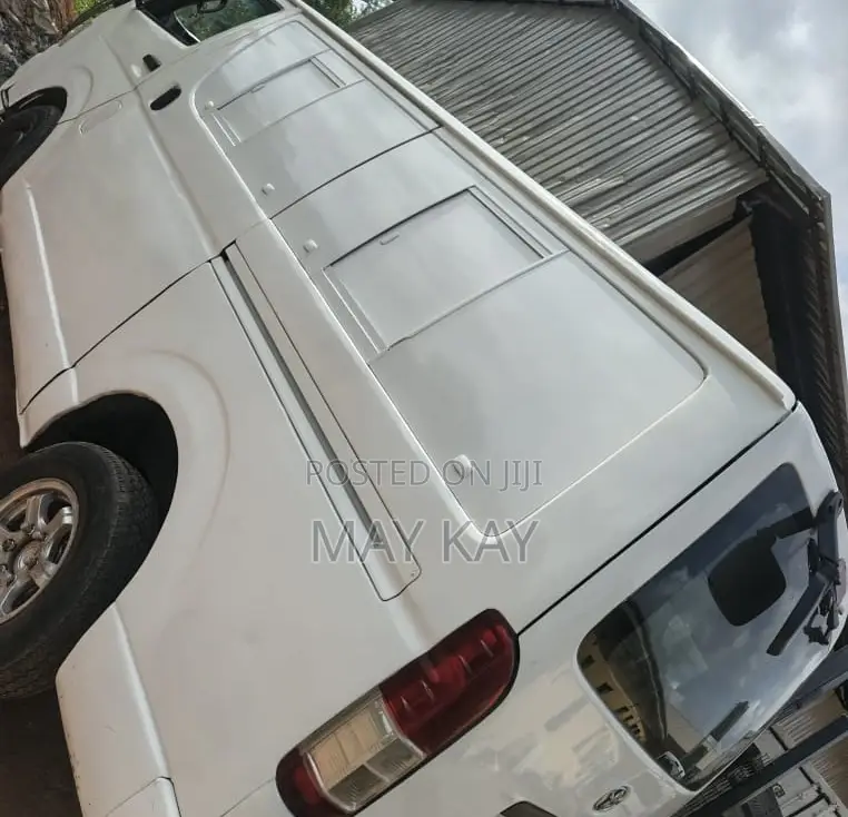 Toyota HiAce 2009 White