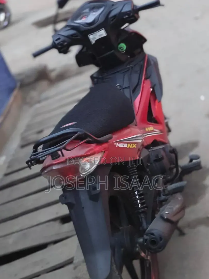 TVS HLX 125 2025 Red