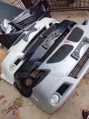 Complete Front Bumper Pointiac Vibe 2005