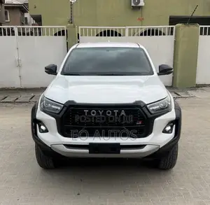 Toyota Hilux 2024 White