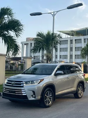 Toyota Highlander XLE 4x2 V6 (3.5L 6cyl 8A) 2018 Gray