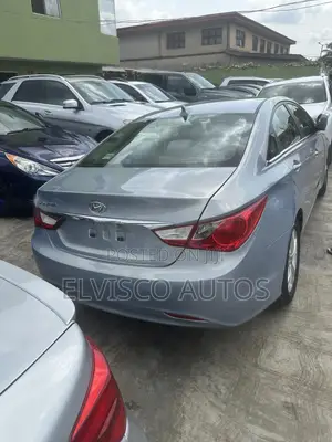 Hyundai Sonata SE Sedan FWD (2.4L 4cyl 6A) 2013 Blue
