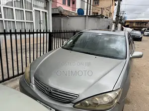 Toyota Camry XLE V6 4dr Sedan (3.0L 6cyl 5A) 2006 Gray