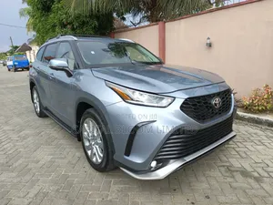 Toyota Highlander Limited AWD 2023 Silver