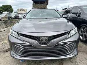 Toyota Camry XLE V6 FWD 2020 Gray