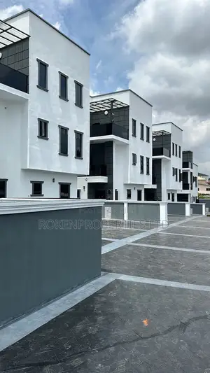5bdrm Duplex in Bodija Estate for sale