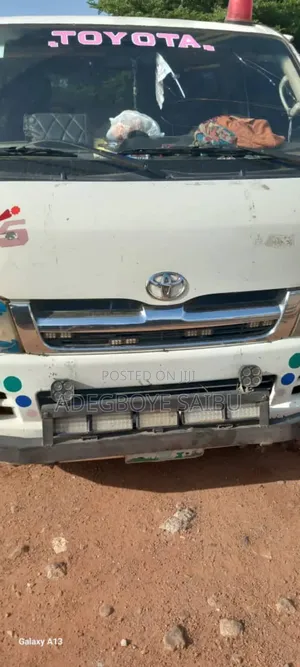Toyota HiAce 2010 White