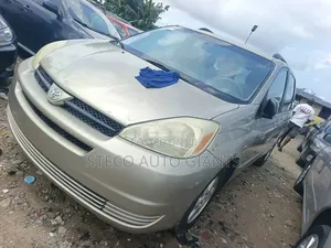 Toyota Sienna 2006 Gold