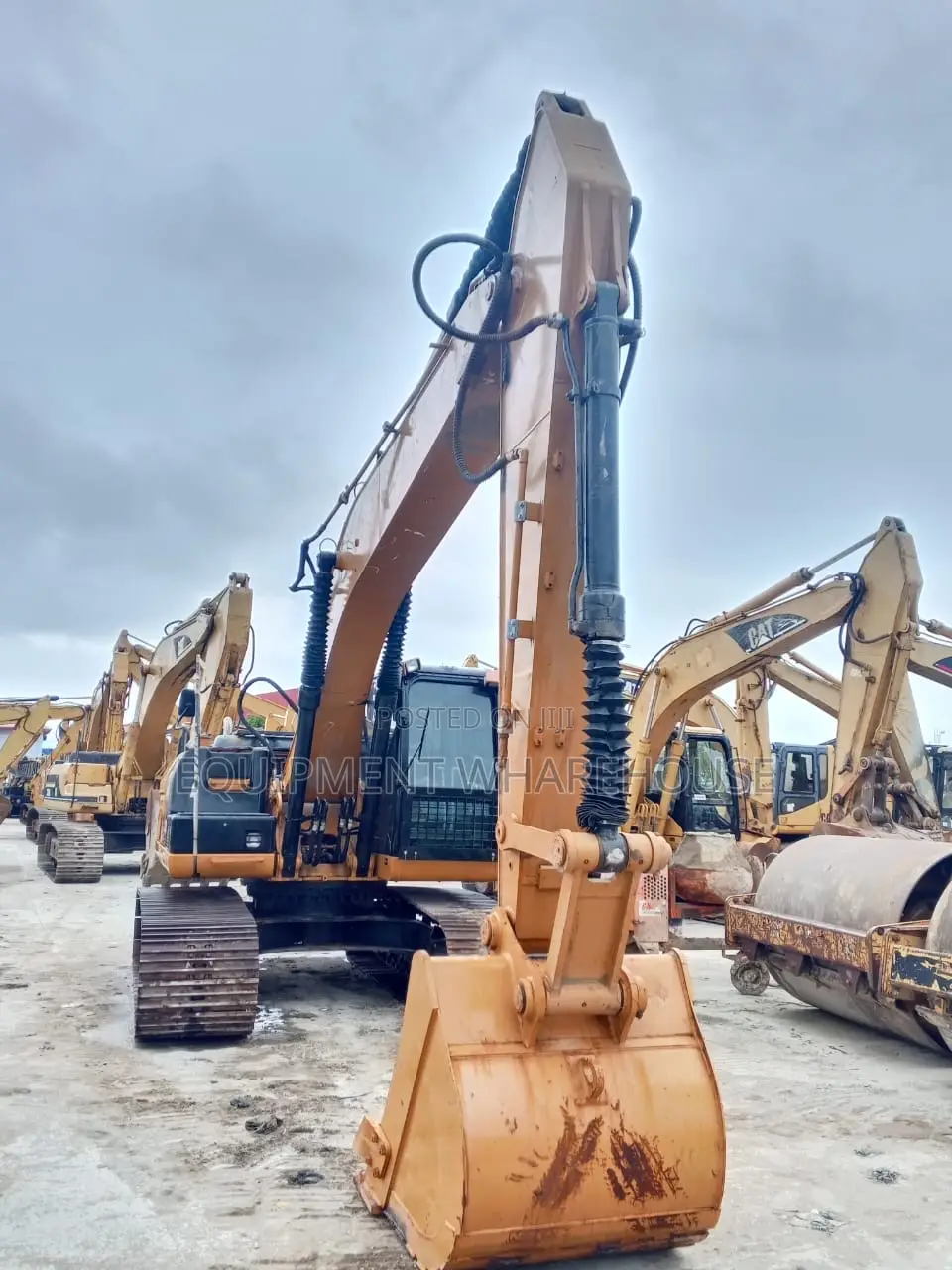 Caterpillar Excavator 320d2l