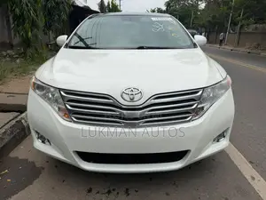 Toyota Venza XLE 2010 White