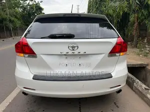 Toyota Venza XLE 2010 White