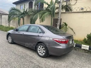 Toyota Camry XLE 4dr Sedan (2.5L 4cyl 6A) 2015 Gray