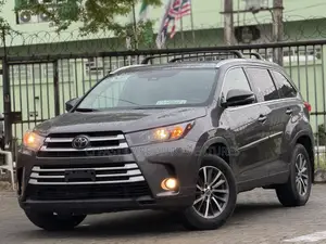 Toyota Highlander XLE 2019 Gray